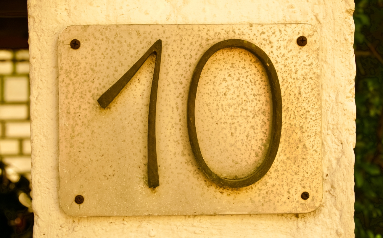 Photo of a sign of the number 10