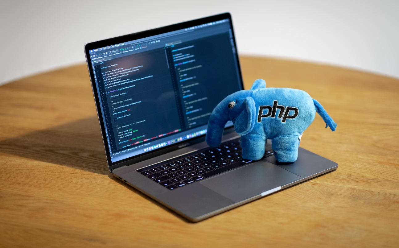 Laptop with a PHP push toy